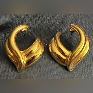FERNANDO Originals Vintage Gold Tone Swirl Post Earrings